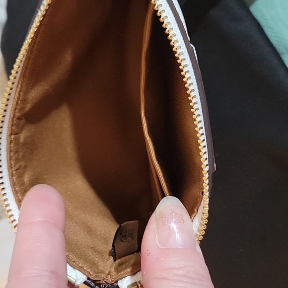 COACH white and gold wristlet - Picture 8 of 11